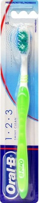 Image of Oral-B Spazzolino Da Denti Manuale Effetto Lucidante 123 Shiny Clean Robin Hood Setole Medie Testina 40Mm 3014260850166